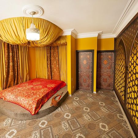 Dating Hotel Cherry Twins (Adults Only) Kiev Exterior photo
